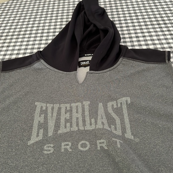 Everlast sleeveless hoodie.  Size 3XL - Picture 3 of 3